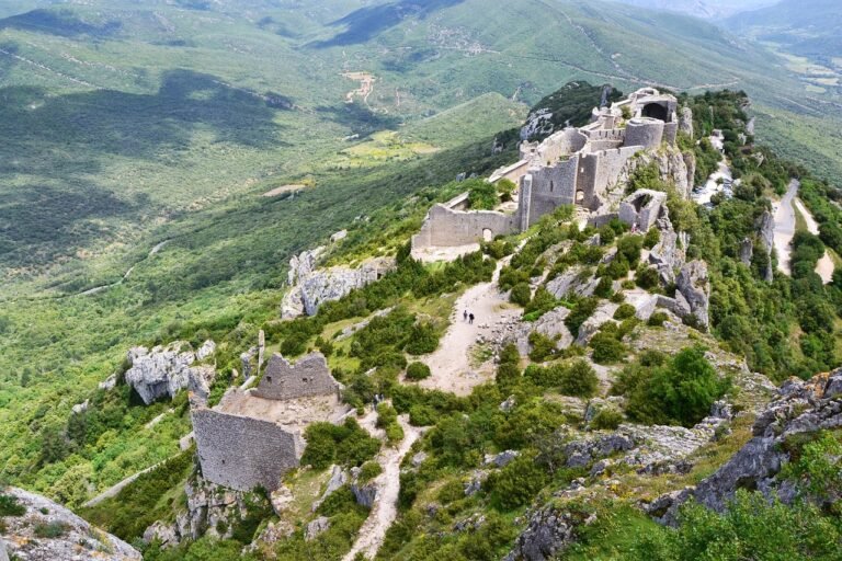 Les « châteaux cathares » du Languedoc vont perdre leur titre